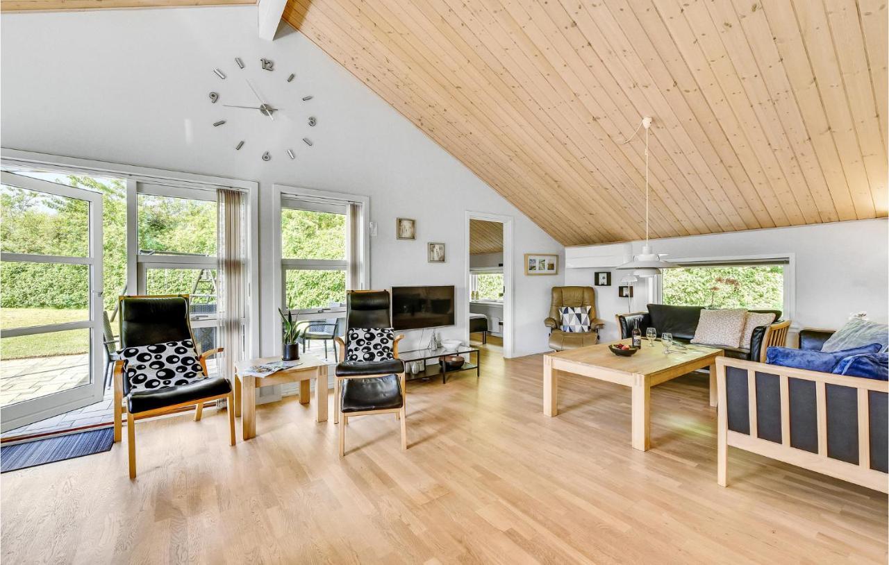 Cozy Home In Tarm With Kitchen Εξωτερικό φωτογραφία