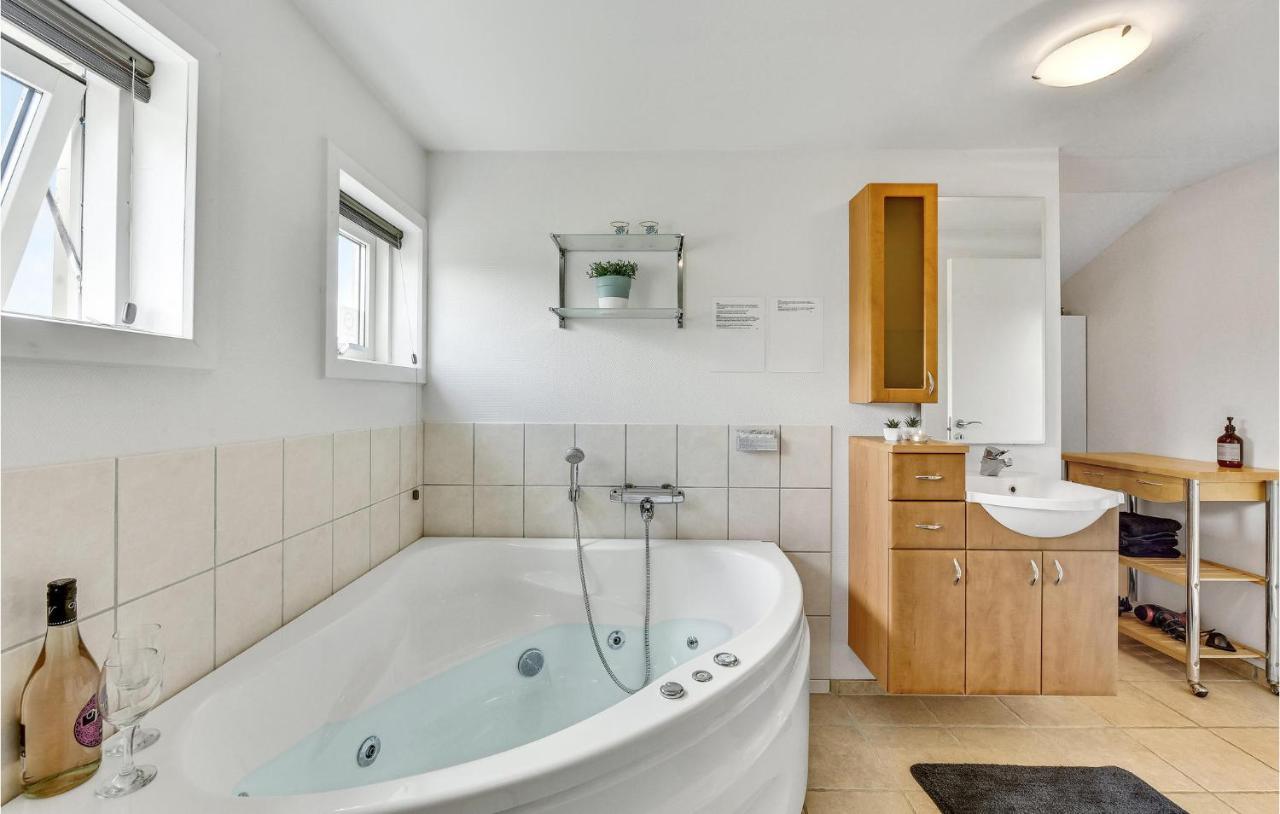 Cozy Home In Tarm With Kitchen Εξωτερικό φωτογραφία