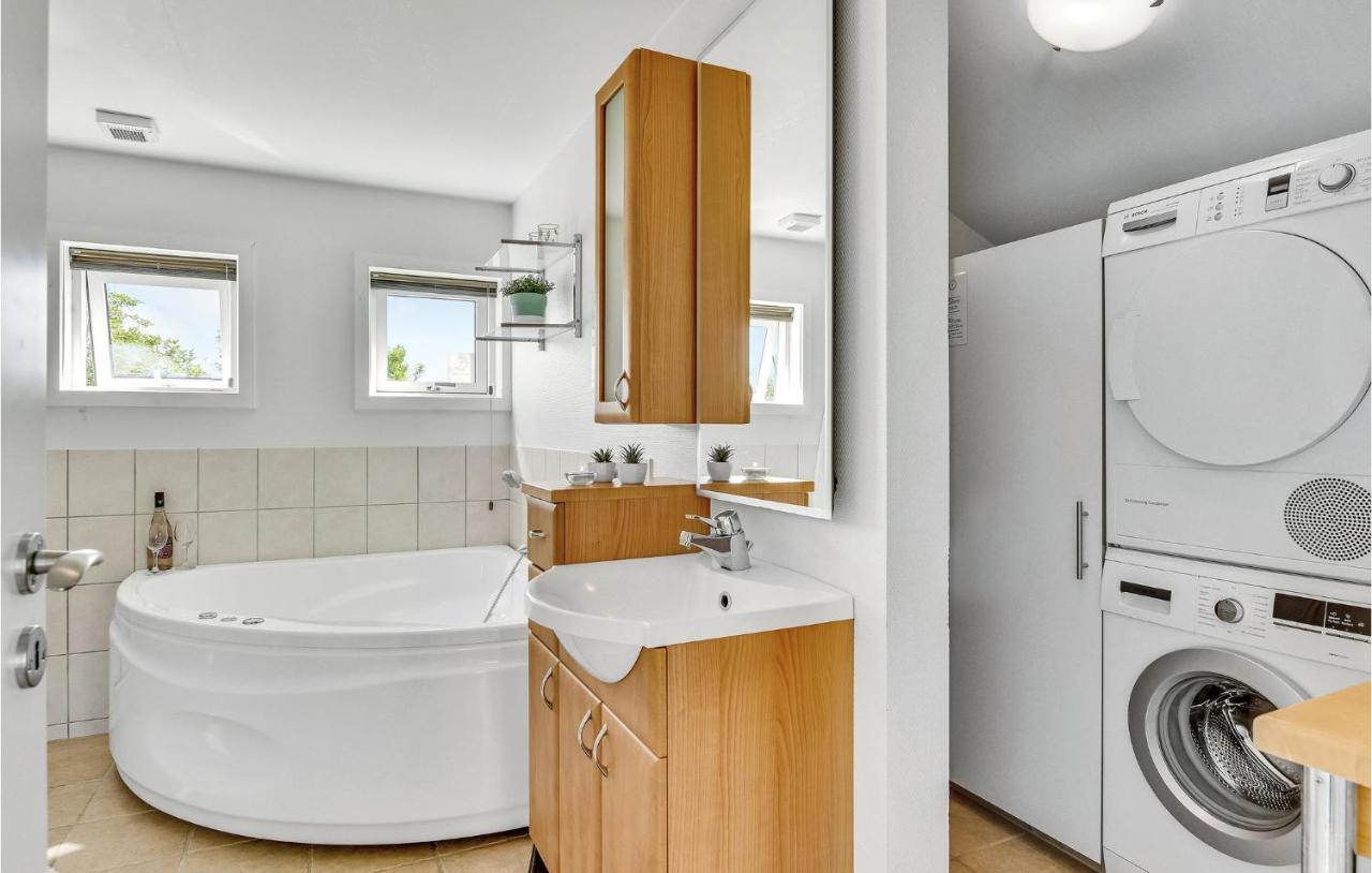 Cozy Home In Tarm With Kitchen Εξωτερικό φωτογραφία